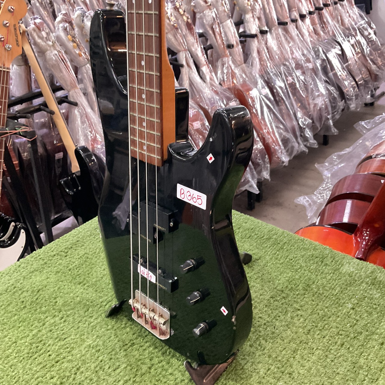 กีต้าร์เบส FERNANDES