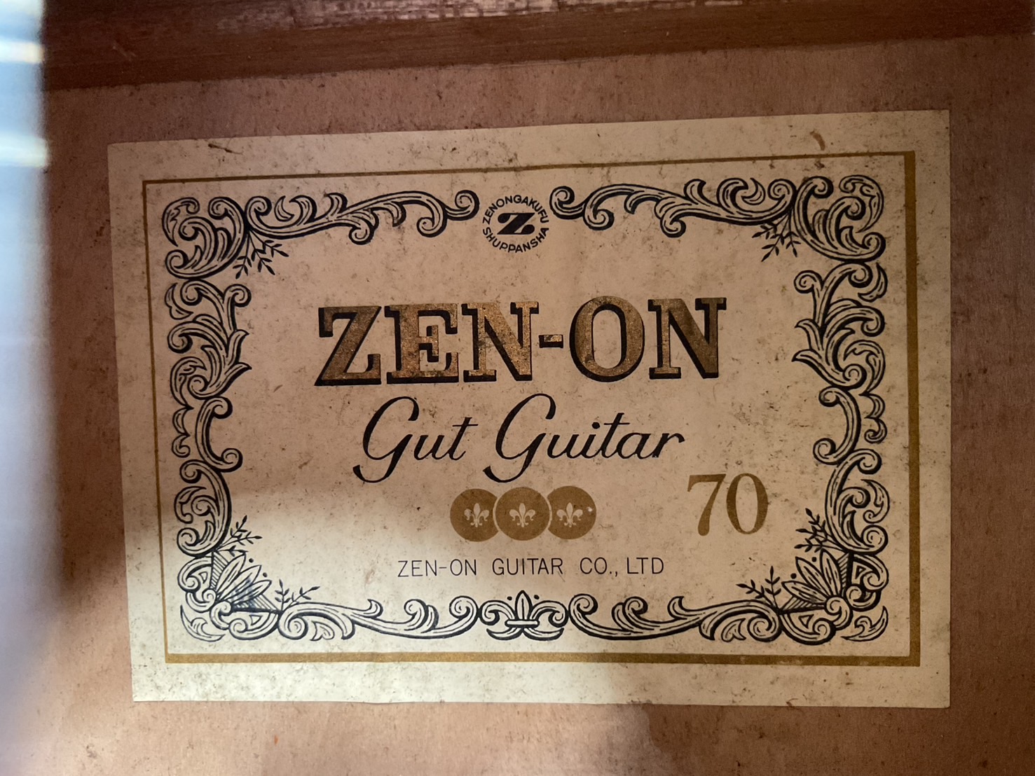 กีต้าร์คลาสสิค ZEN-ON GUT : No.70