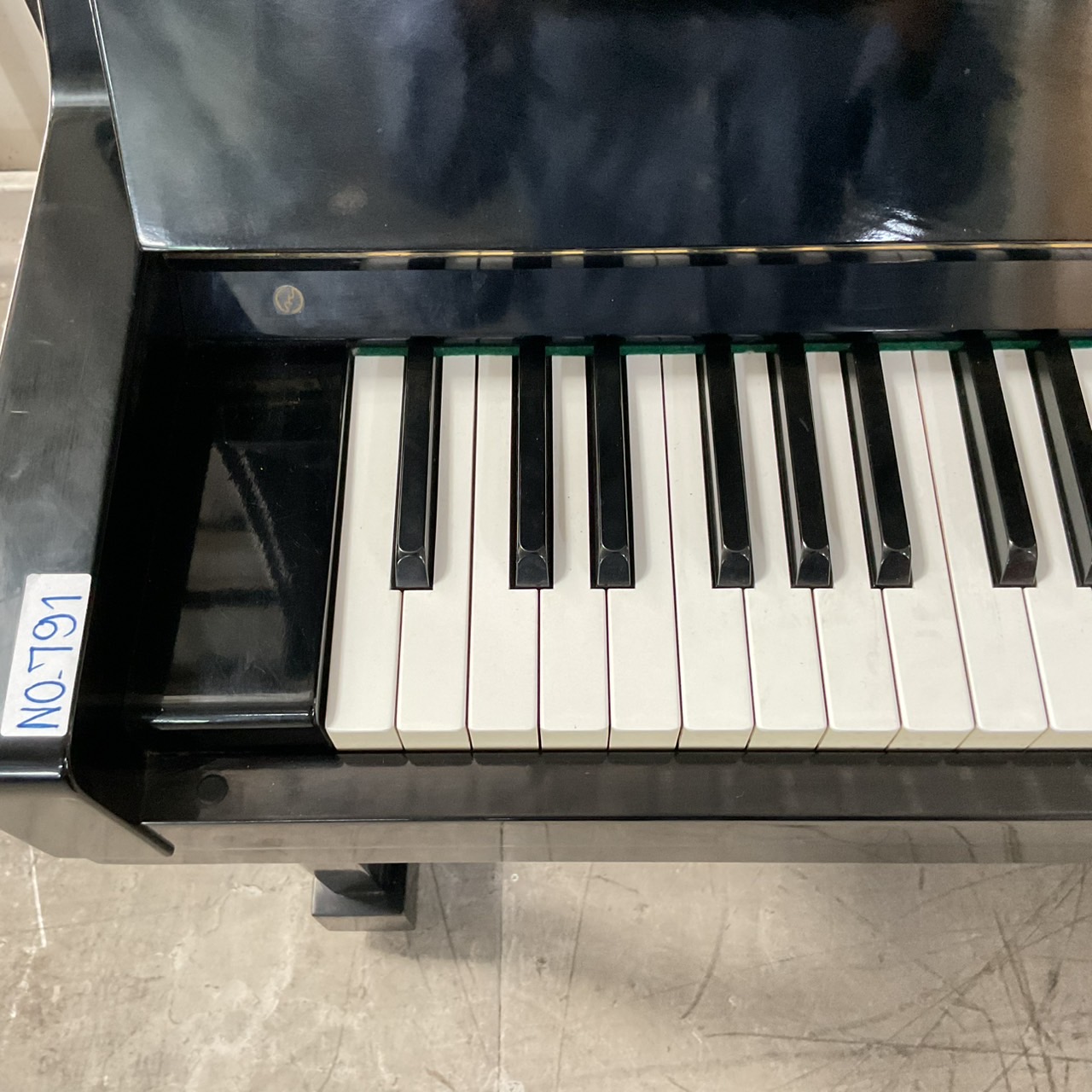 เปียโน MIKI