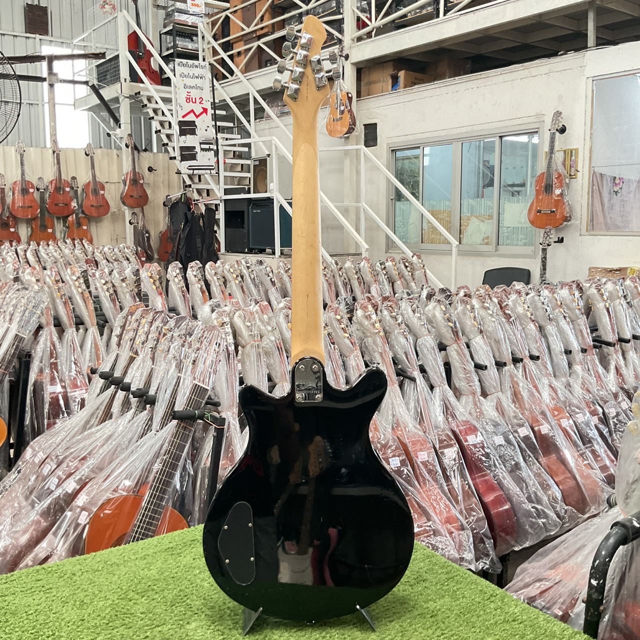 กีต้าร์ไฟฟ้า FIRST ACT : ME1980