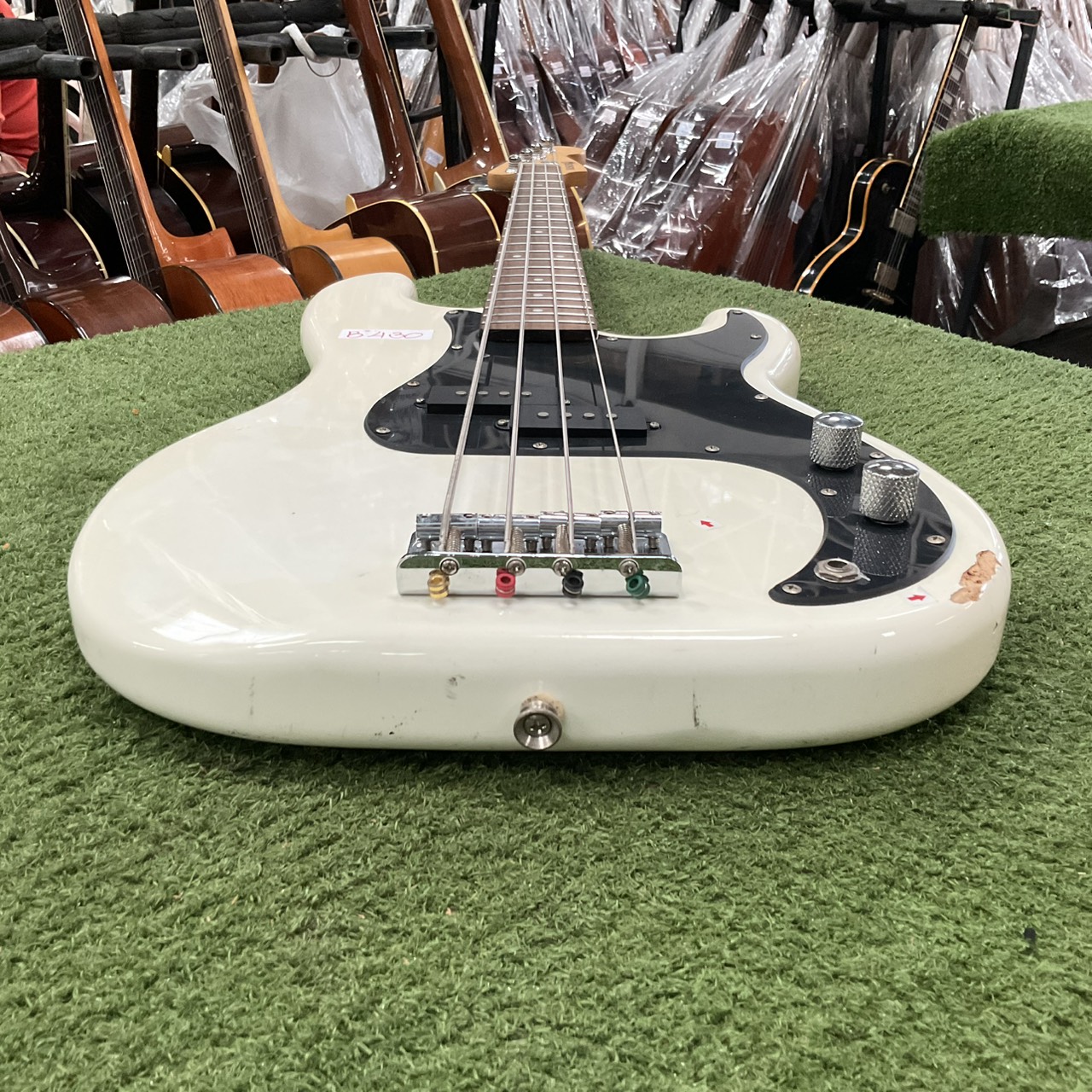 กีต้าร์เบส BUSKER'S