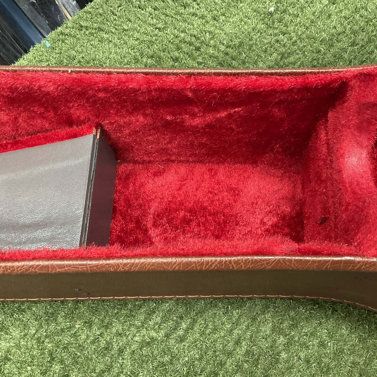 กล่องเคสกีต้าร์โปร่ง