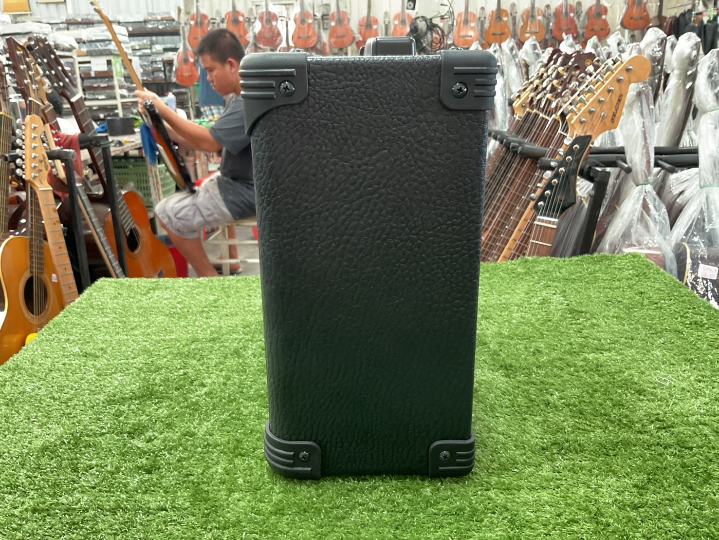 แอมป์กีต้าร์ BEHRINGER : V-TONE GM108