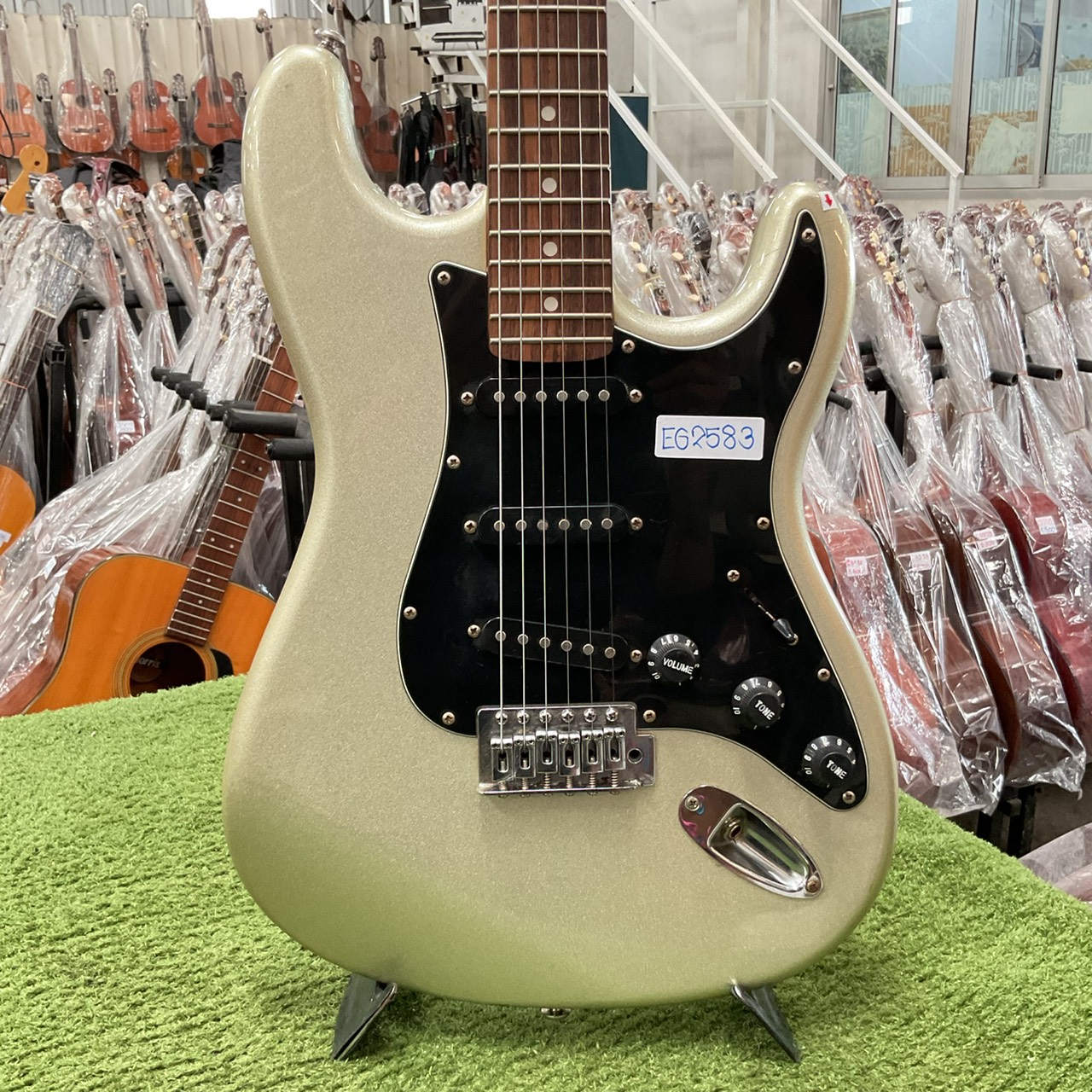 กีต้าร์ไฟฟ้า Mavis