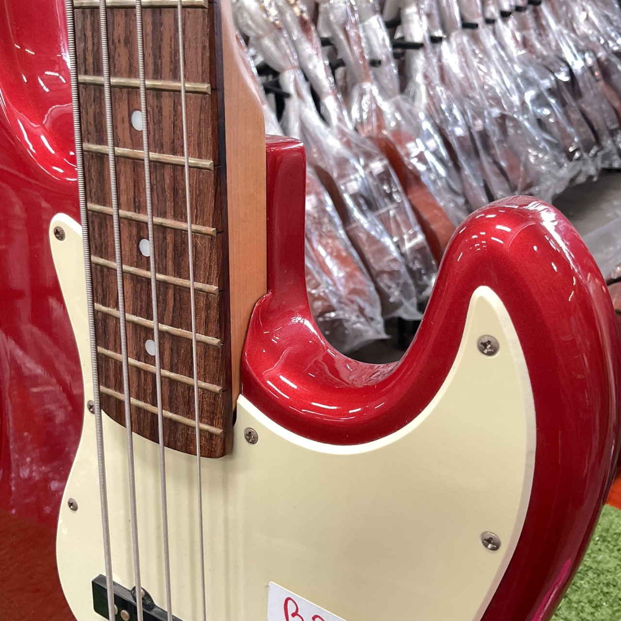 กีต้าร์เบส Legend