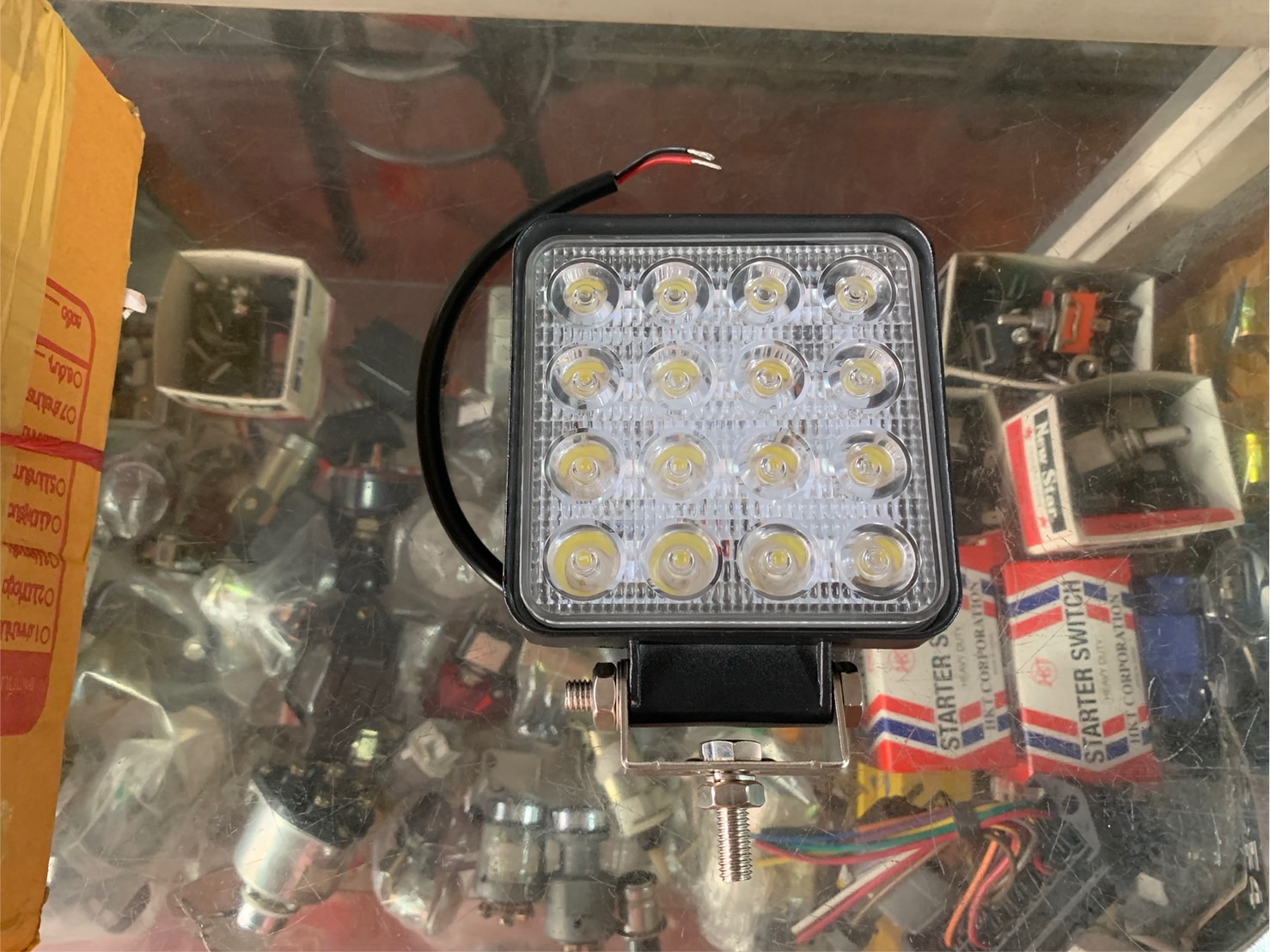 ไฟสปอร์ตไลท์ LED สี่หลี่ยม 4 นิ้ว 16 เม็ด 9-48V