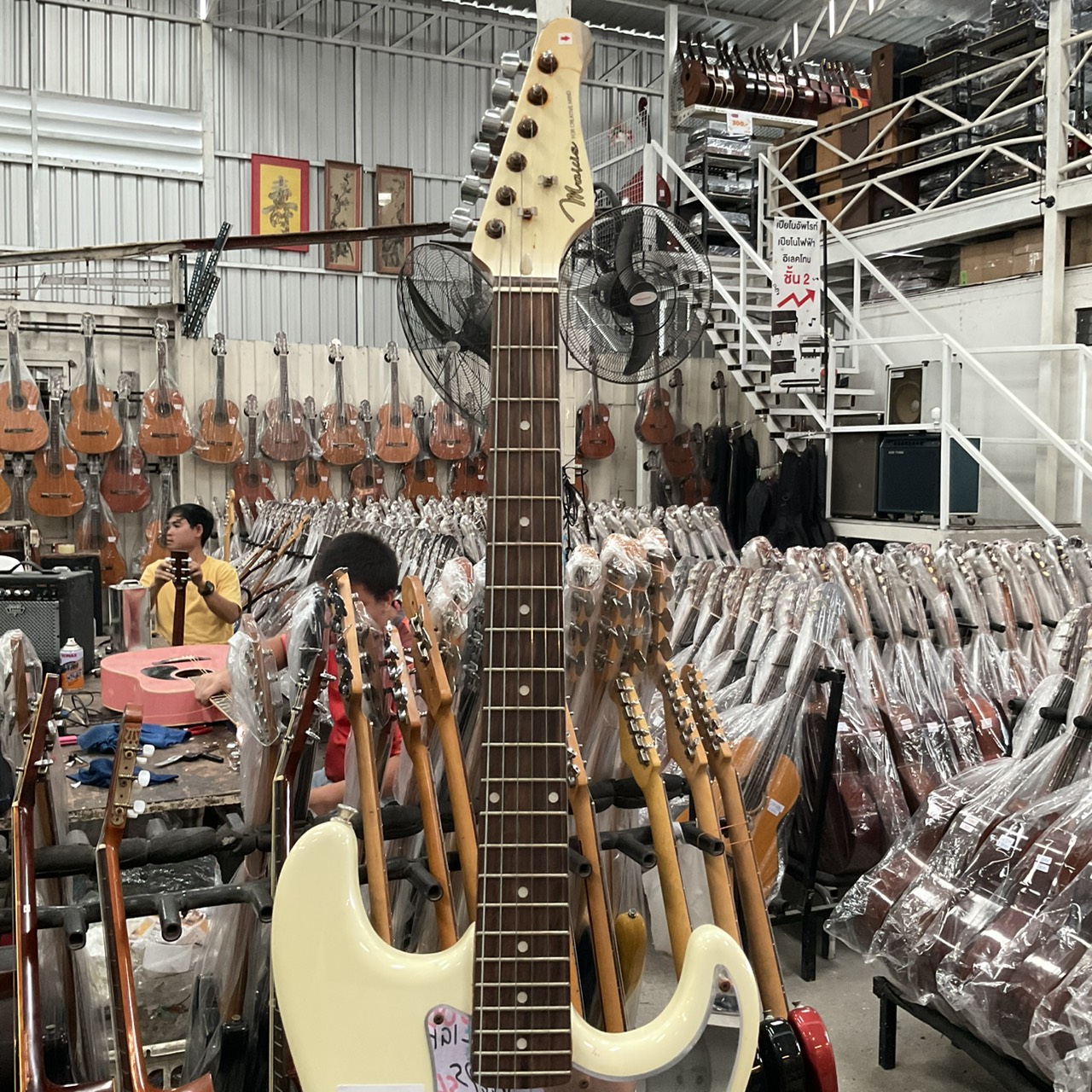 กีต้าร์ไฟฟ้า Mavis