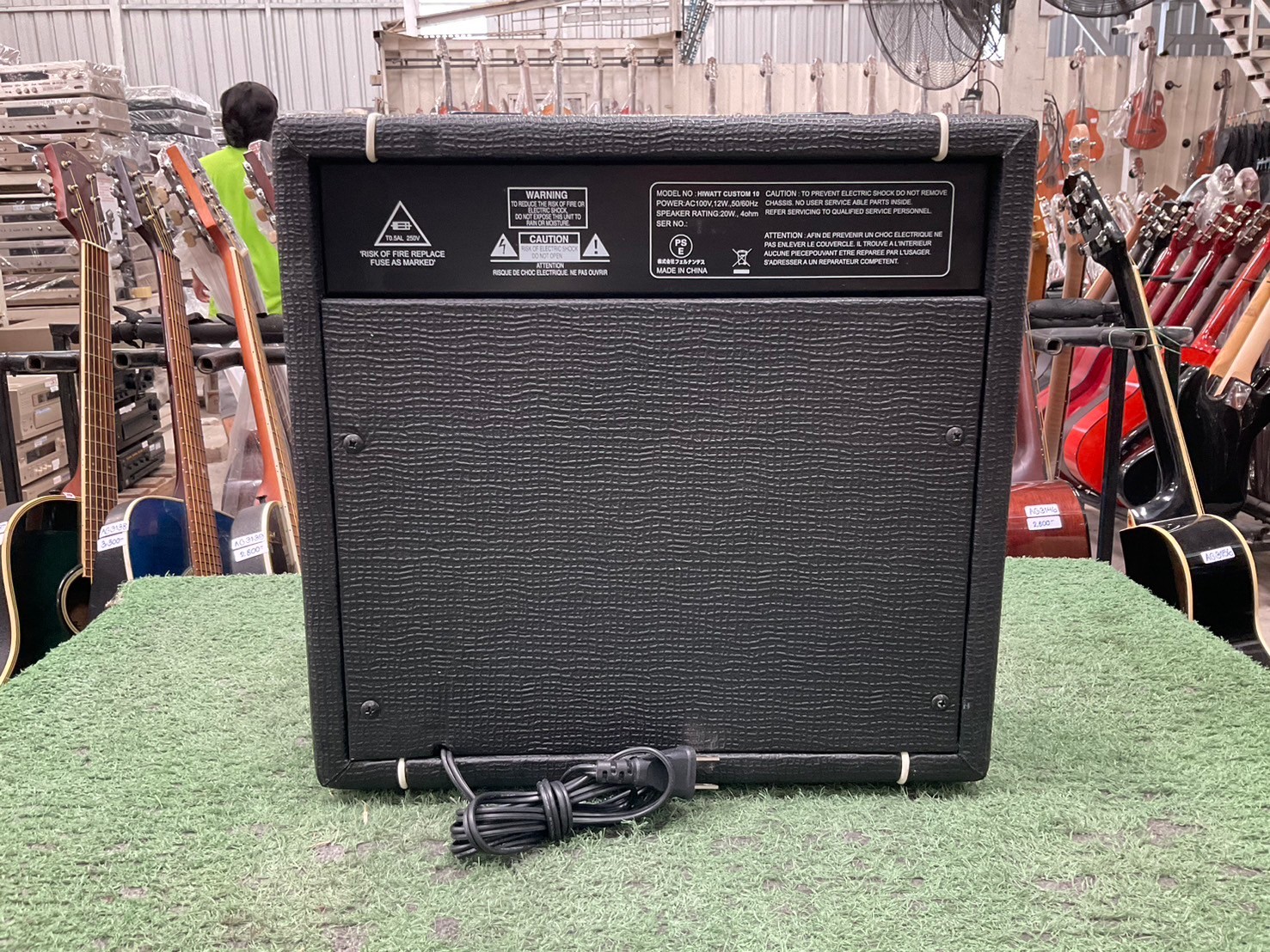 แอมป์กีต้าร์ HIWATT : CUSTOM 10