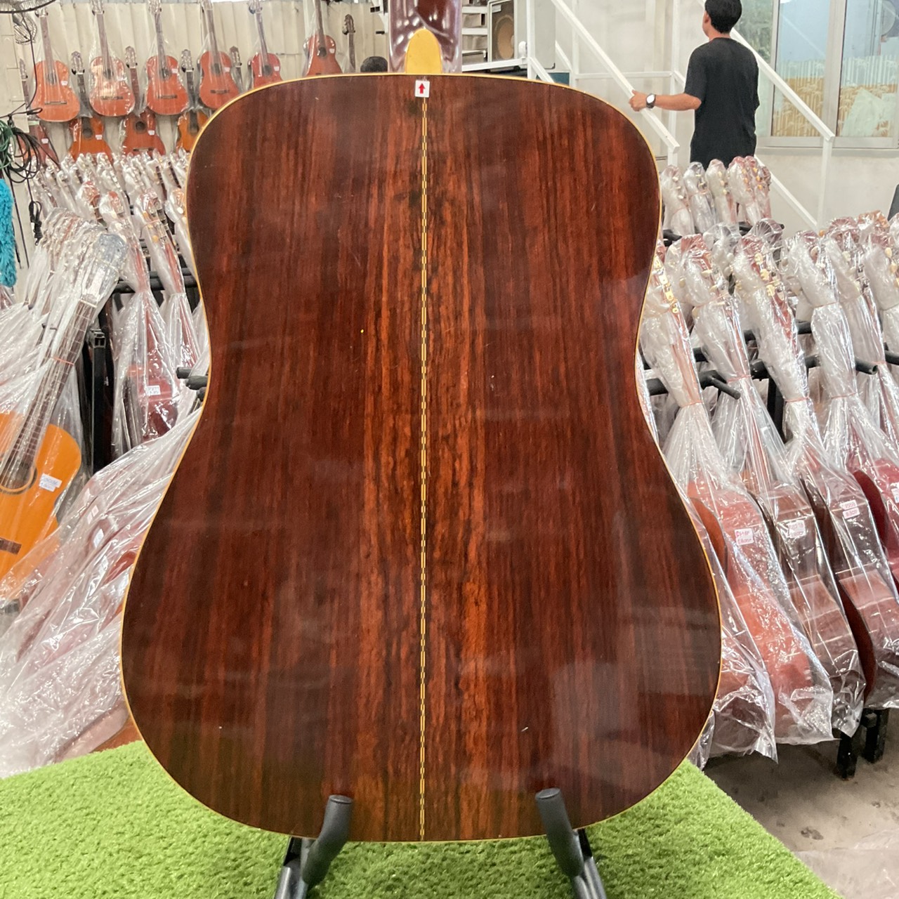 กีต้าร์โปร่งไฟฟ้า YAMAHA : FG-301