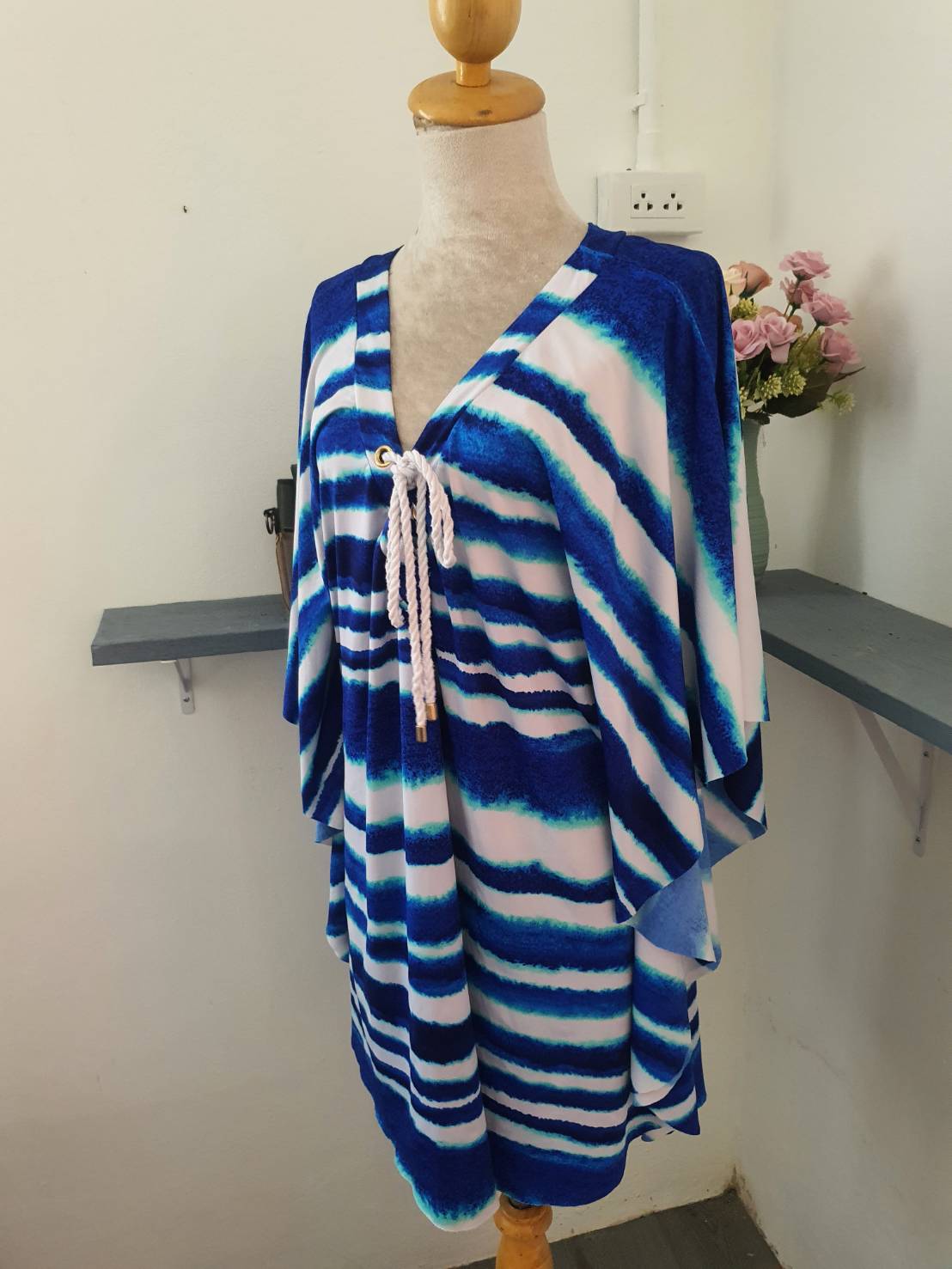 FF05287 รเสื้อผ้ามือสอง สีน้ำเงินลาย แบรนด์ LA BLANCA อก 48นิ้ว