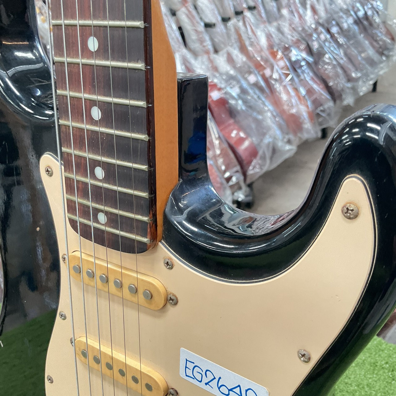 กีต้าร์ไฟฟ้า Maison