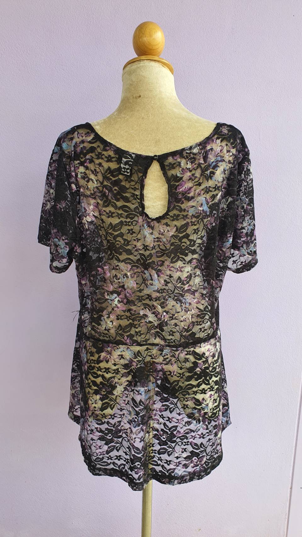 FF02839 เสื้อแฟชั่นลูกไม้ สีม่วงดำลาย แบรนด์ TORRID อก 44-46 นิ้ว