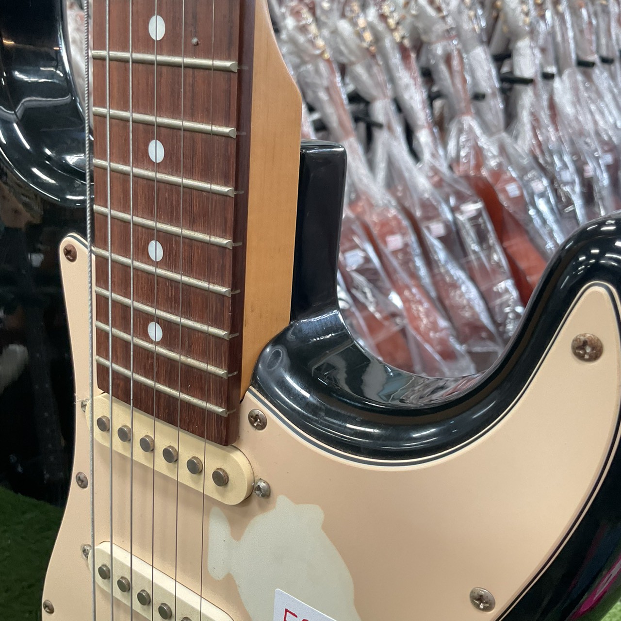 กีต้าร์ไฟฟ้า Prologue