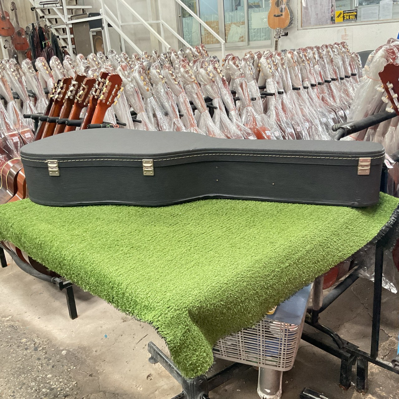 กล่องเคสกีต้าร์โปร่ง