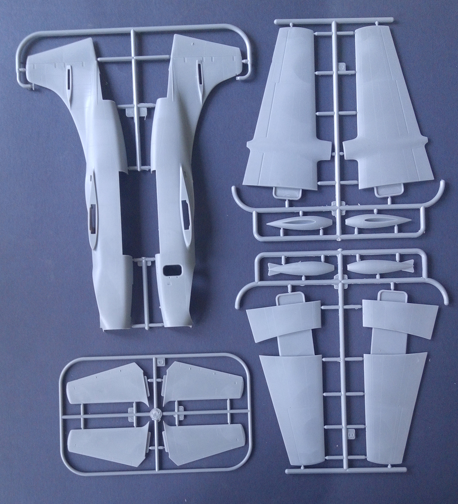 โมเดลเครื่องบิน Roden ขนาด 1/72 RO063 NORTH AMERICAN AJ-1 SAVAGE
