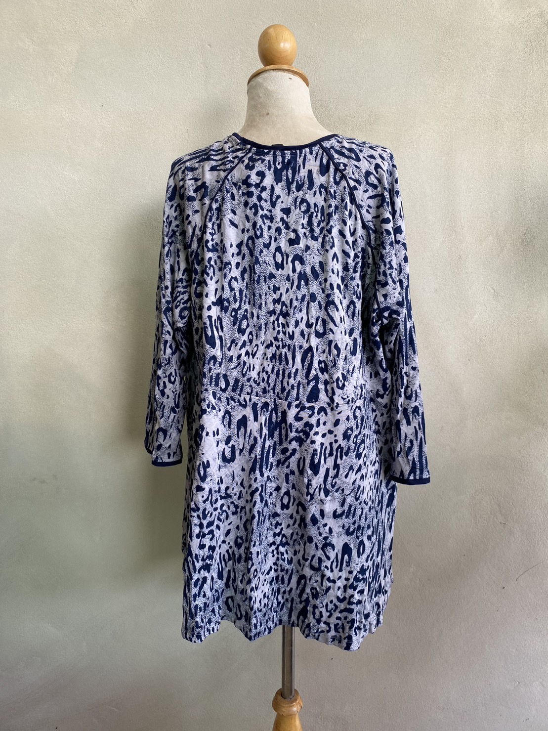 ขายแล้วจ้า FF04523 เสื้อผ้ามือสอง สีเทาลายน้ำเงิน แบรนด์ MELISSA MCCARTHY อก 48-55 นิ้ว