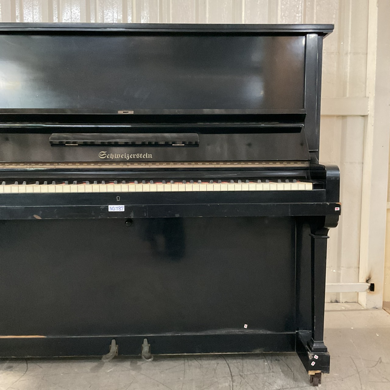 เปียโนอัพไลท์ Schweizerstein : HU-200