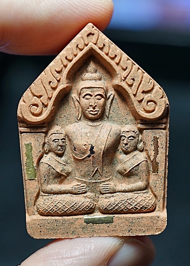 พระขุนแผนชมนาง (เนื้อผงว่านแดง) Phra Khunphaen Chom Nang (Red brown) SKU-01758