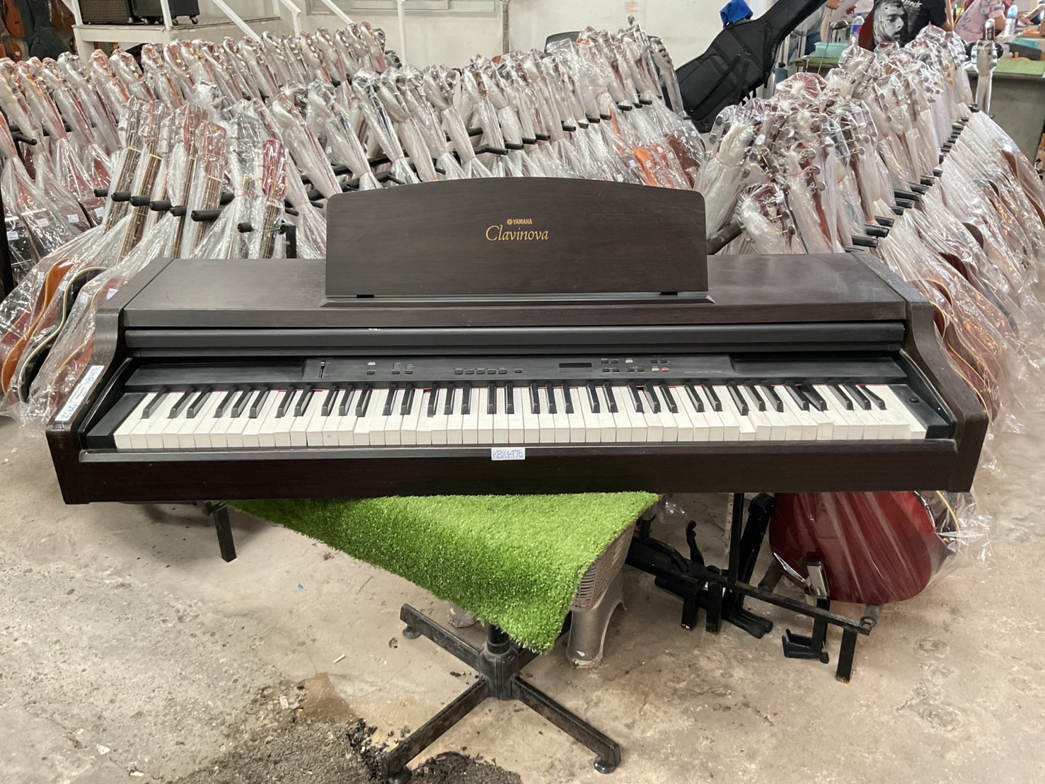 เปียโน YAMAHA : CLP-820 สินค้าไม่พร้อมใช้งาน (ต้องซ่อม)
