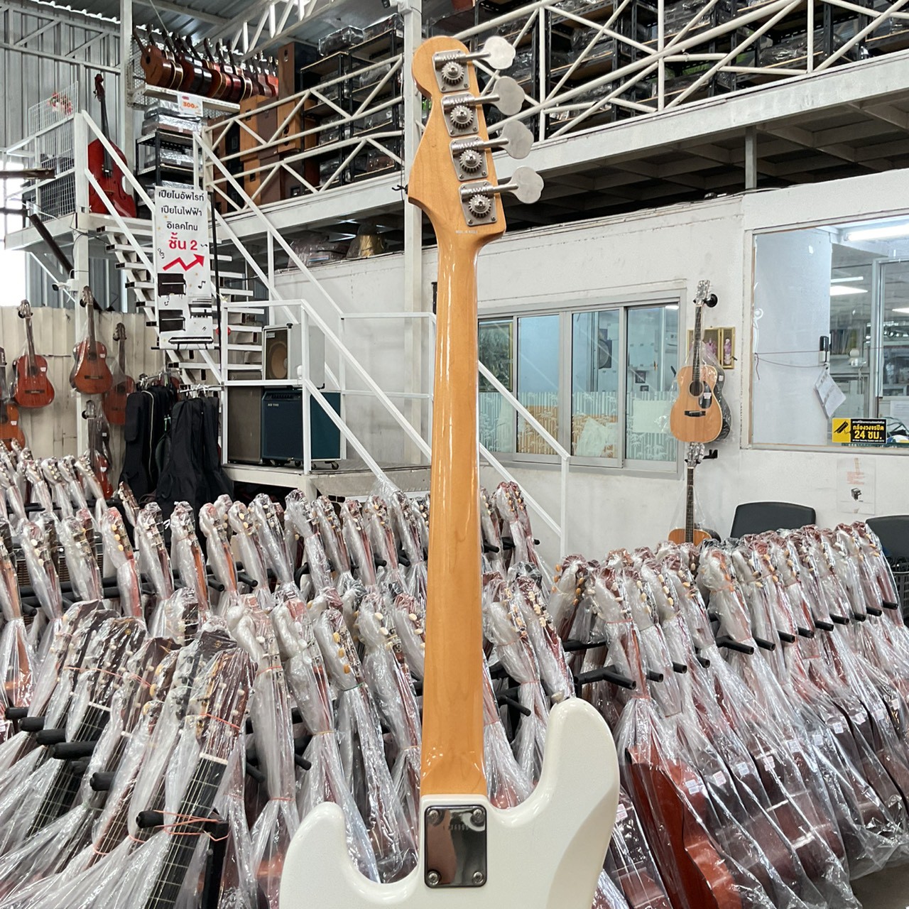 กีต้าร์เบส Century : J