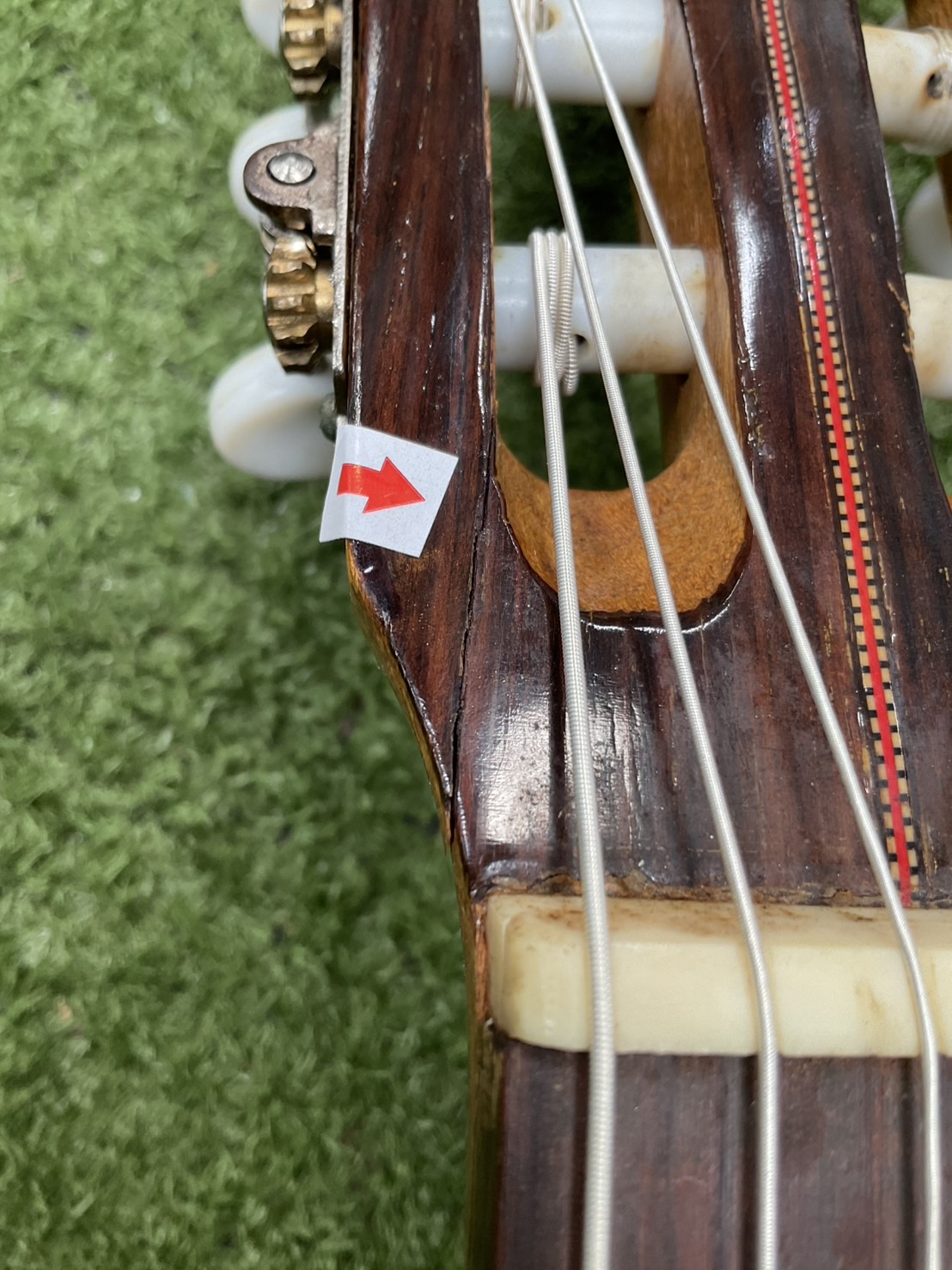 กีต้าร์คลาสสิค ยี่ห้อตามภาพ