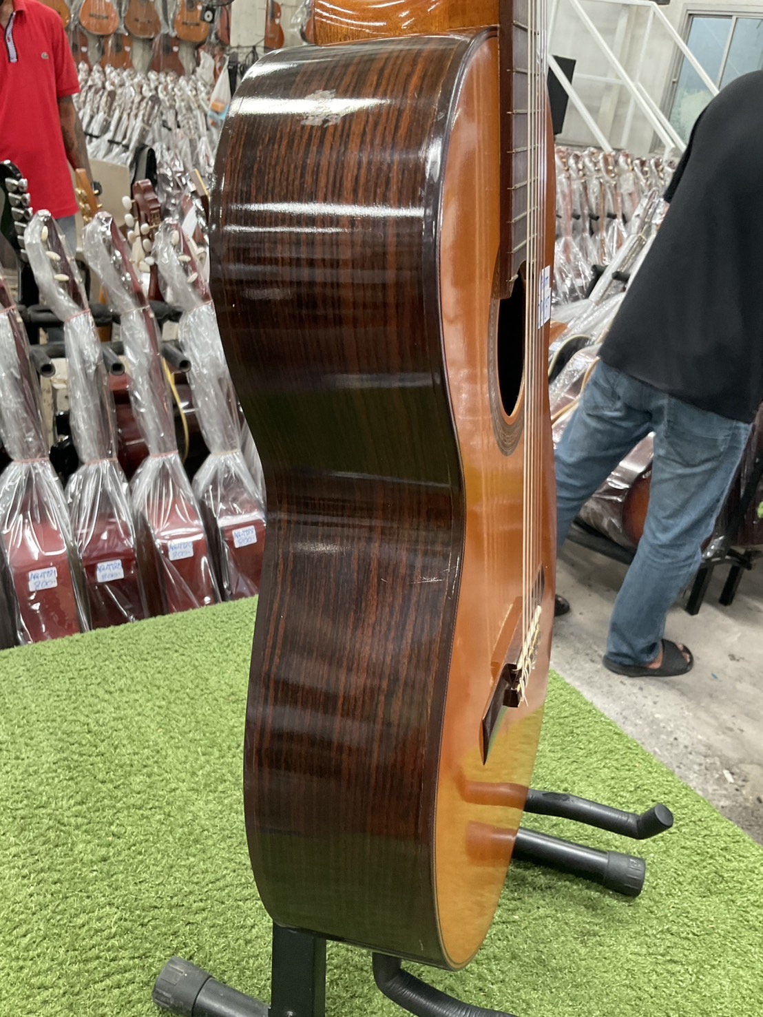 กีต้าร์คลาสสิค ยี่ห้อตามภาพ