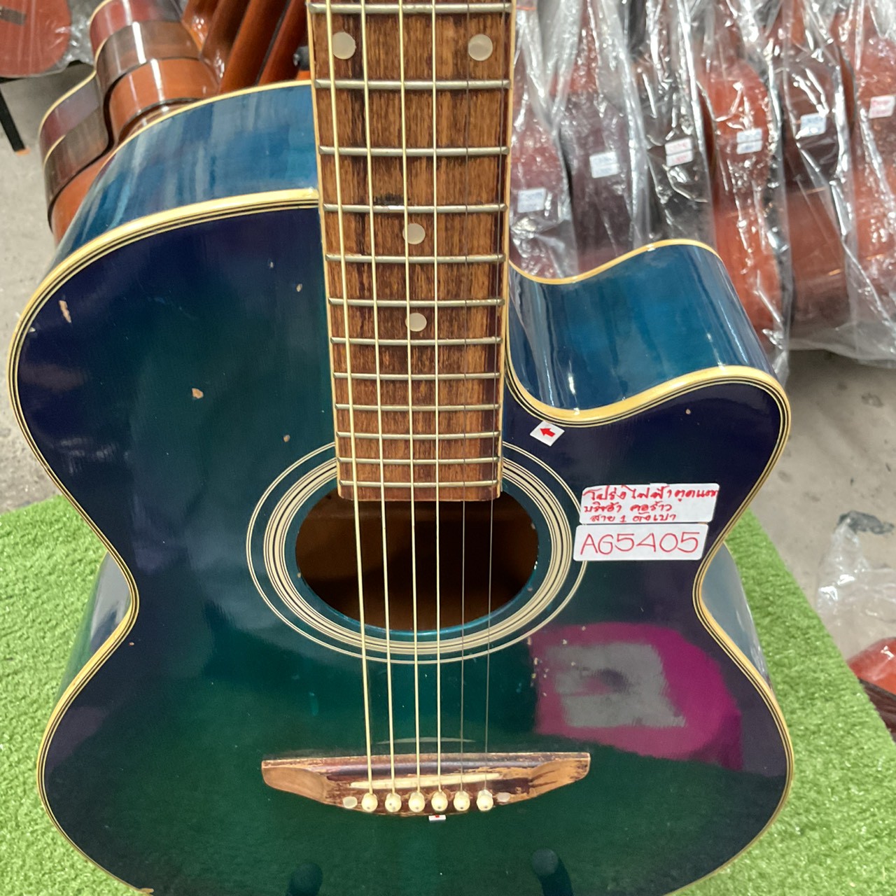 กีต้าร์โปร่งไฟฟ้า Mavis