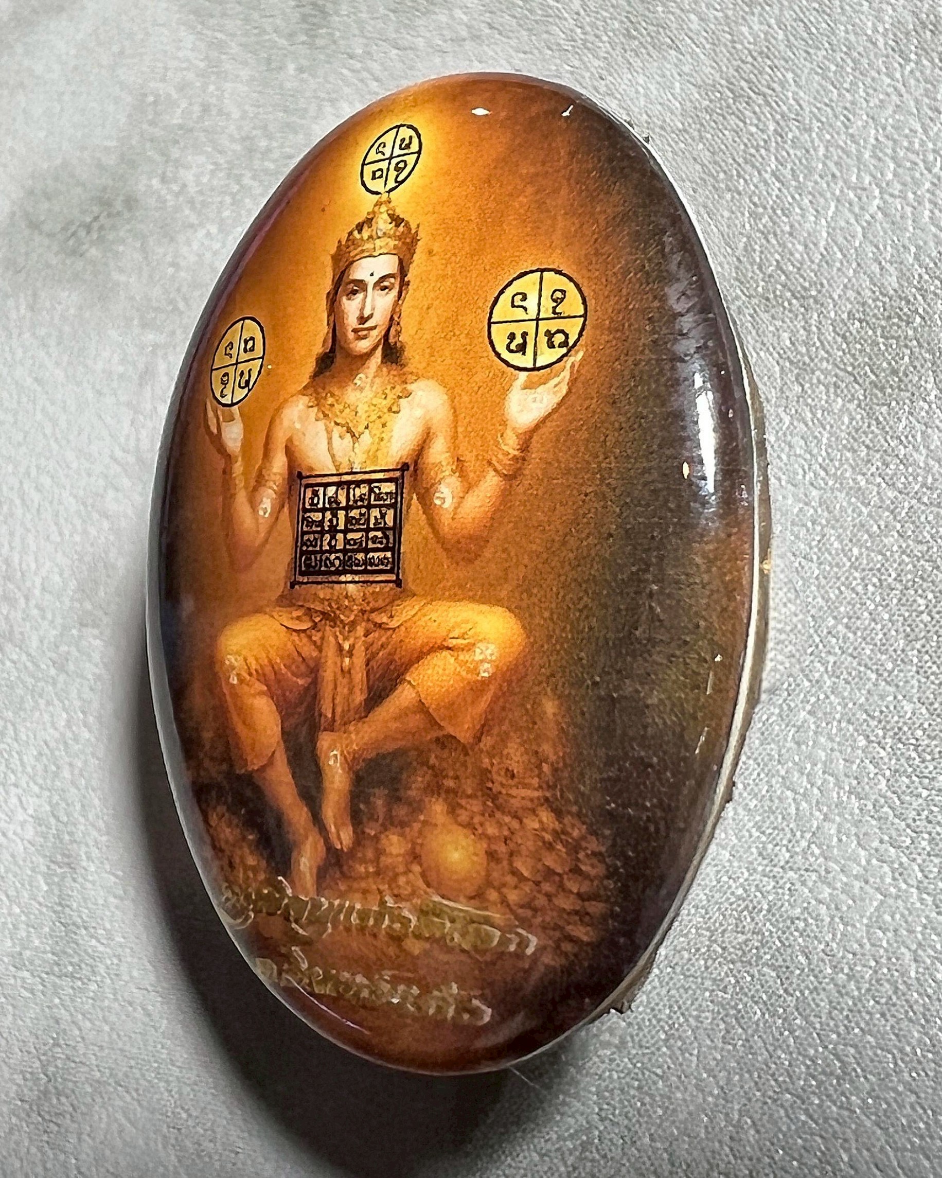 ล็อกเก็ตครูพิสนูแก้ว3โลก (ขนาดเล็ก) Three Sacred Orbs God Locket. (small size) SKU-04004