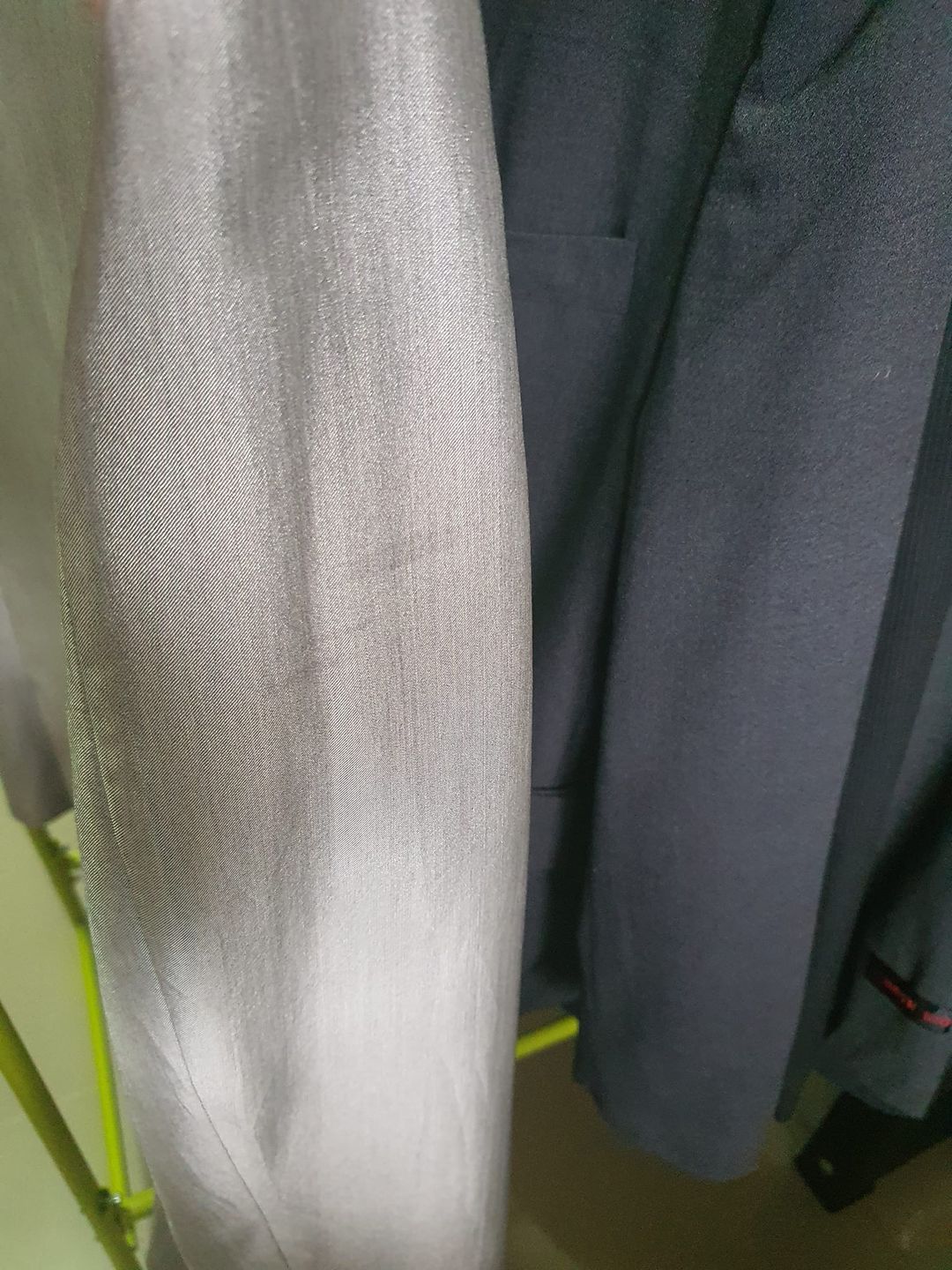 Suit0014 เสื้อสูท นำเข้า มือสอง สีเทาเหลือบเงามัน อก 38 นิ้ว