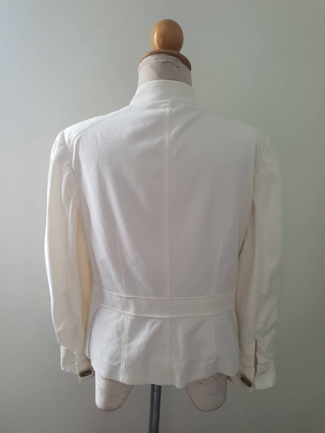 FF06231 เสื้อคลุม สีขาว มือสอง แบรนด์ G2000 อก 36 นิ้ว