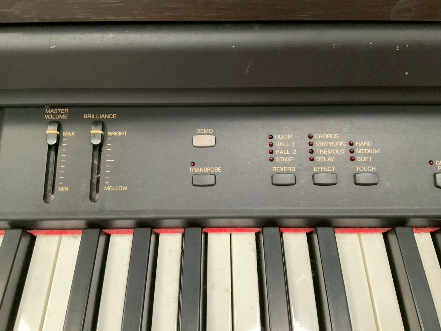 เปียโน YAMAHA : CLP-840 สินค้าไม่พร้อมใช้งาน (ต้องซ่อม)