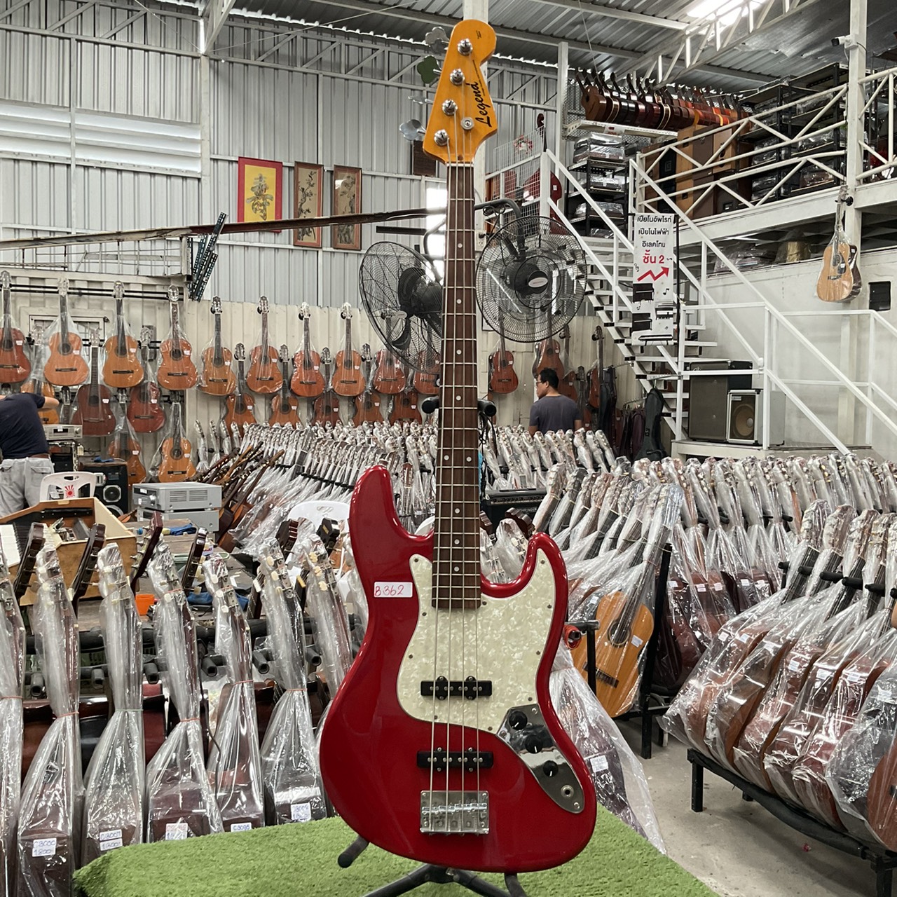 กีต้าร์เบส Legend