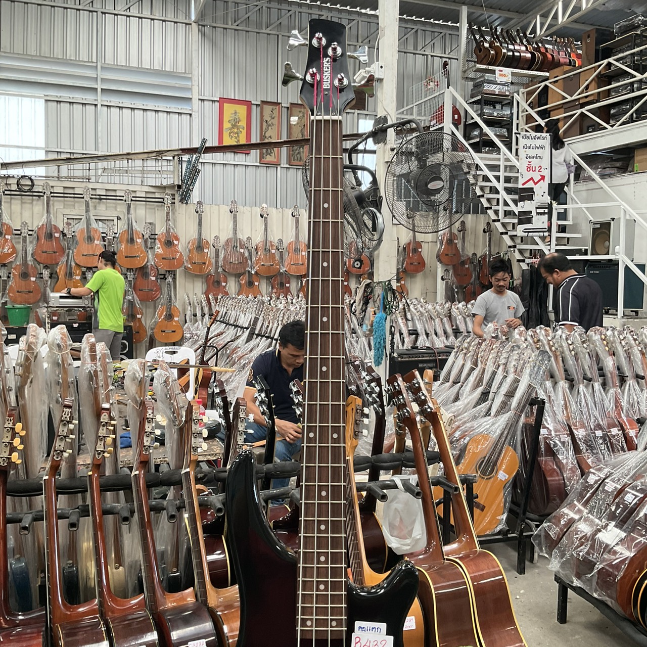 กีต้าร์เบส BUSKER'S