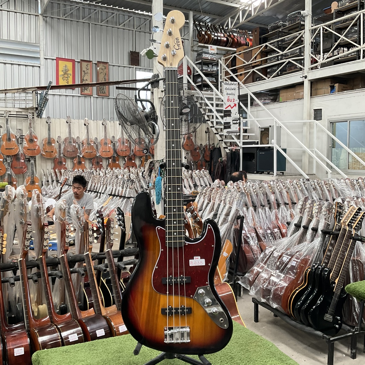 กีต้าร์เบส Gion