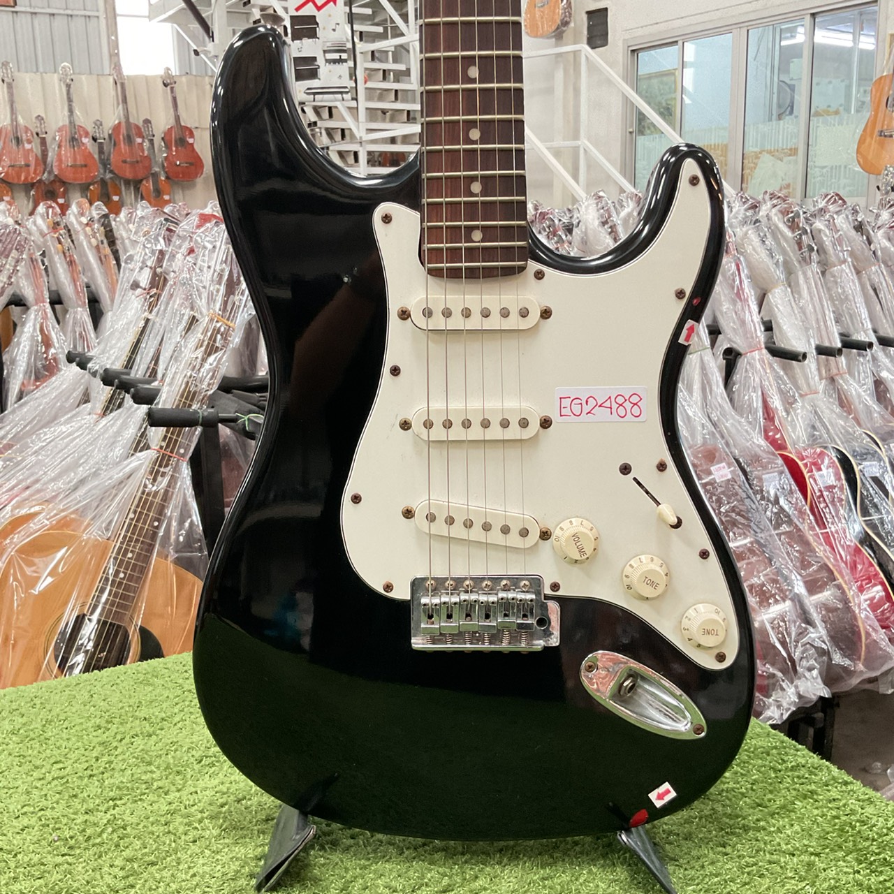 กีต้าร์ไฟฟ้า ยี่ห้อตามภาพ