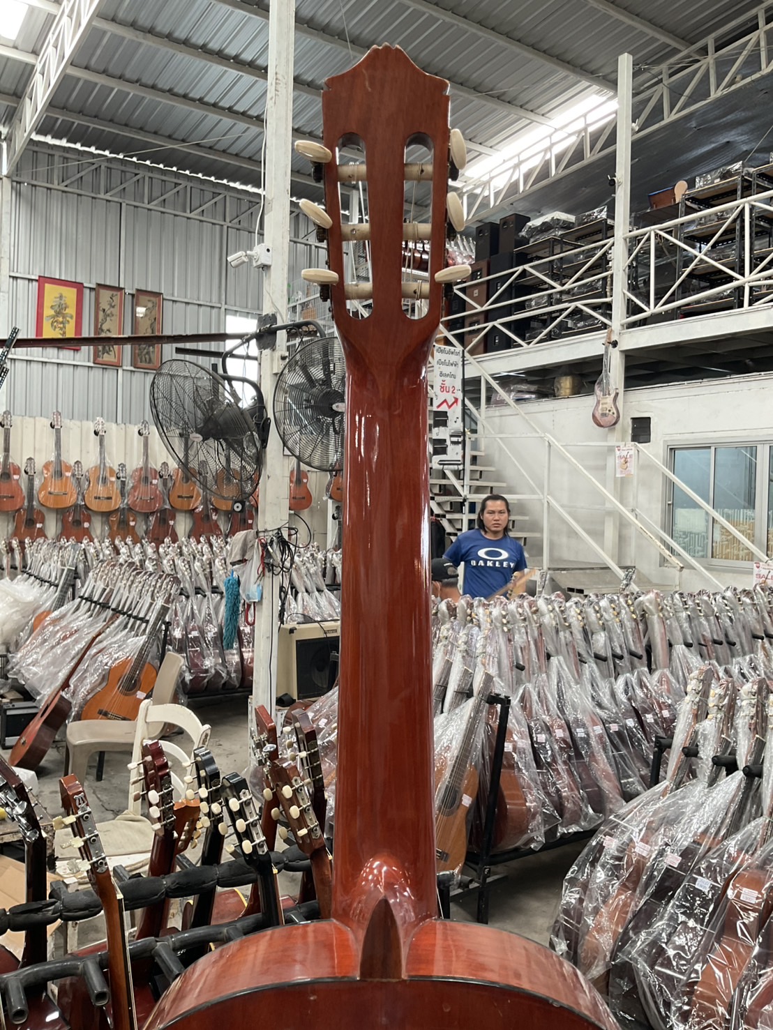 กีต้าร์คลาสสิค ยี่ห้อตามภาพ