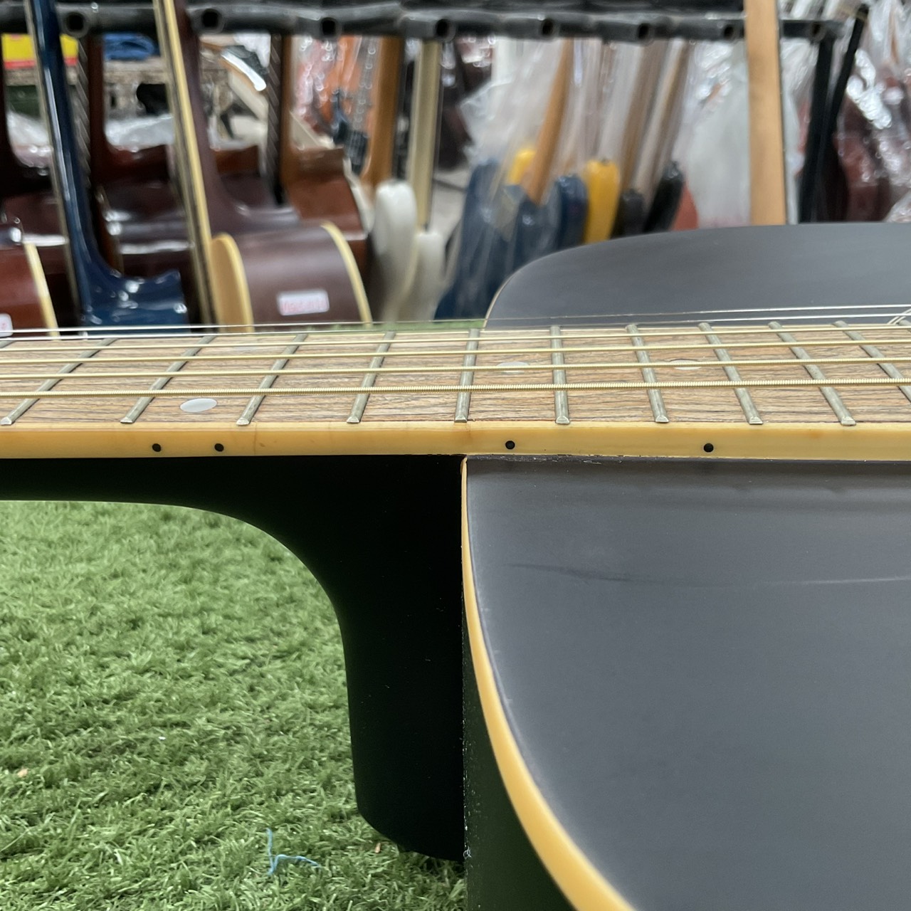 กีต้าร์โปร่ง HONEY BEE : W-15M BK