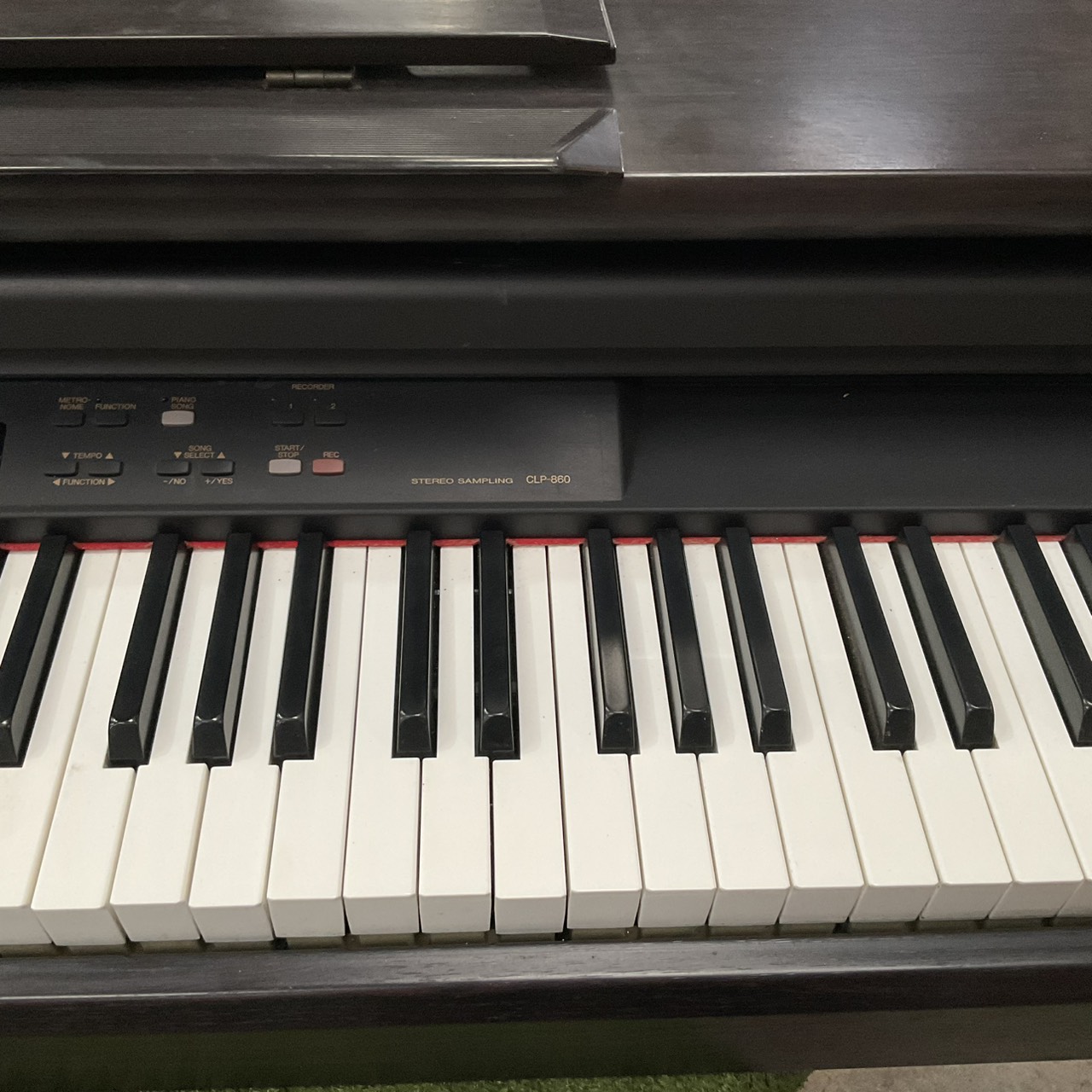 เปียโน YAMAHA : CLP-860 สินค้าไม่พร้อมใช้งาน (ต้องซ่อม)