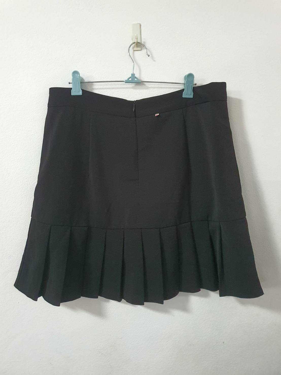 FF06351 กระโปรงกางเกงมือสอง สีดำ เอว 32 นิ้ว