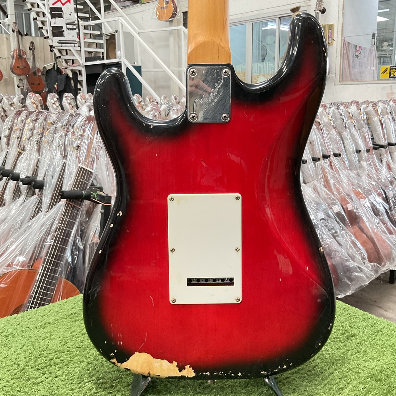 กีต้าร์ไฟฟ้า Mavis