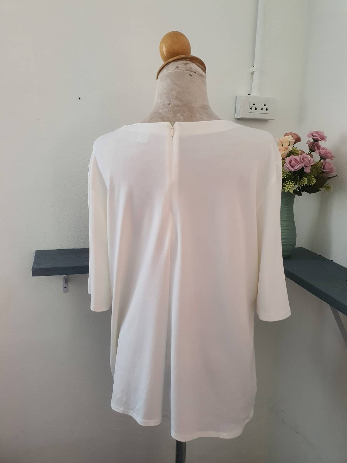 FF05190 เสื้อผ้ามือสอง สีขาว แบรนด์ LIZ CLAIBORN อก 42-48นิ้ว