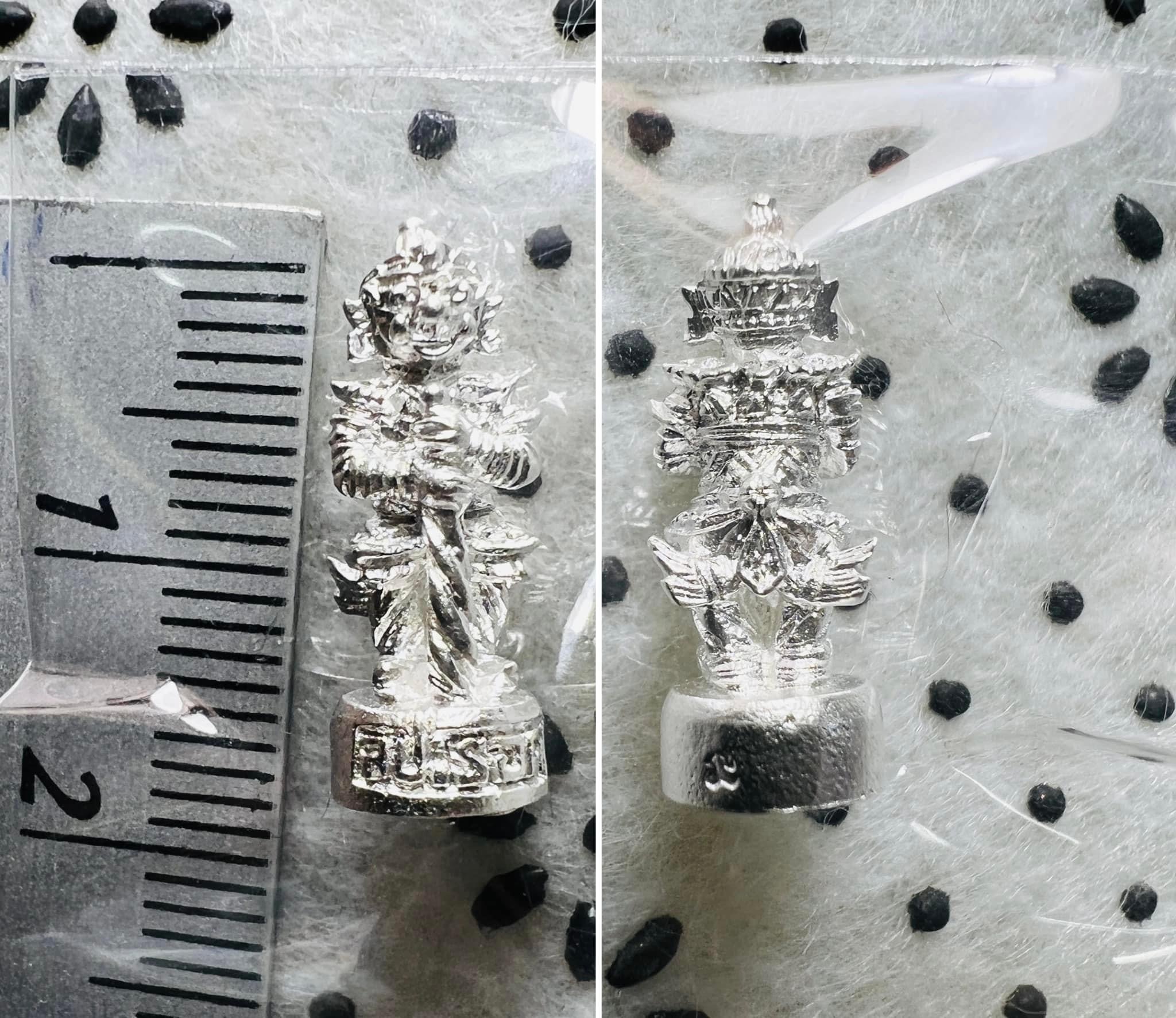ท้าวเวสสุรรณลอยองค์ (พิมพ์เล็ก, ชุบกะไหล่เงิน) Thao Wessuwan Statue (Small size, Silver Plated) SKU-01635