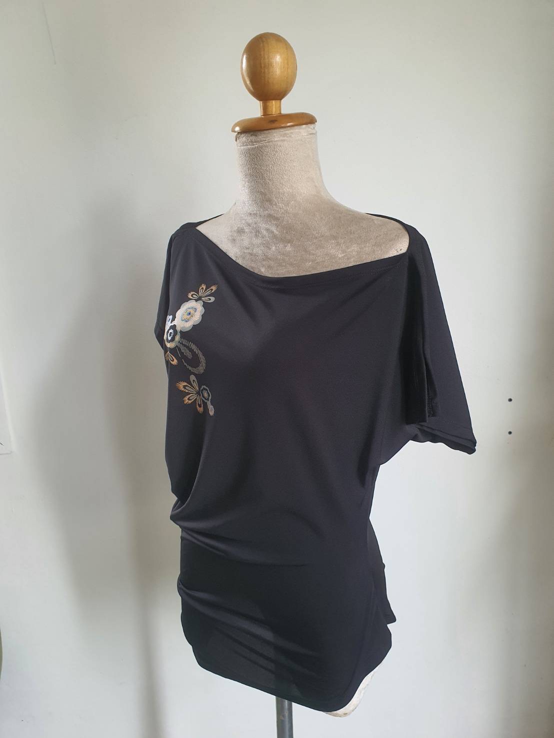 FF05450 เสื้อผ้ามือสอง สีดำ แบรนด์ FQ&L