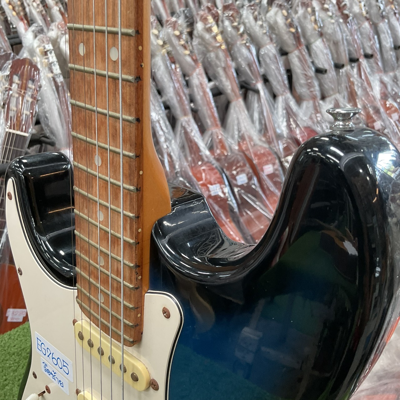 กีต้าร์ไฟฟ้า FORMESTAR (สำหรับมือซ้าย)