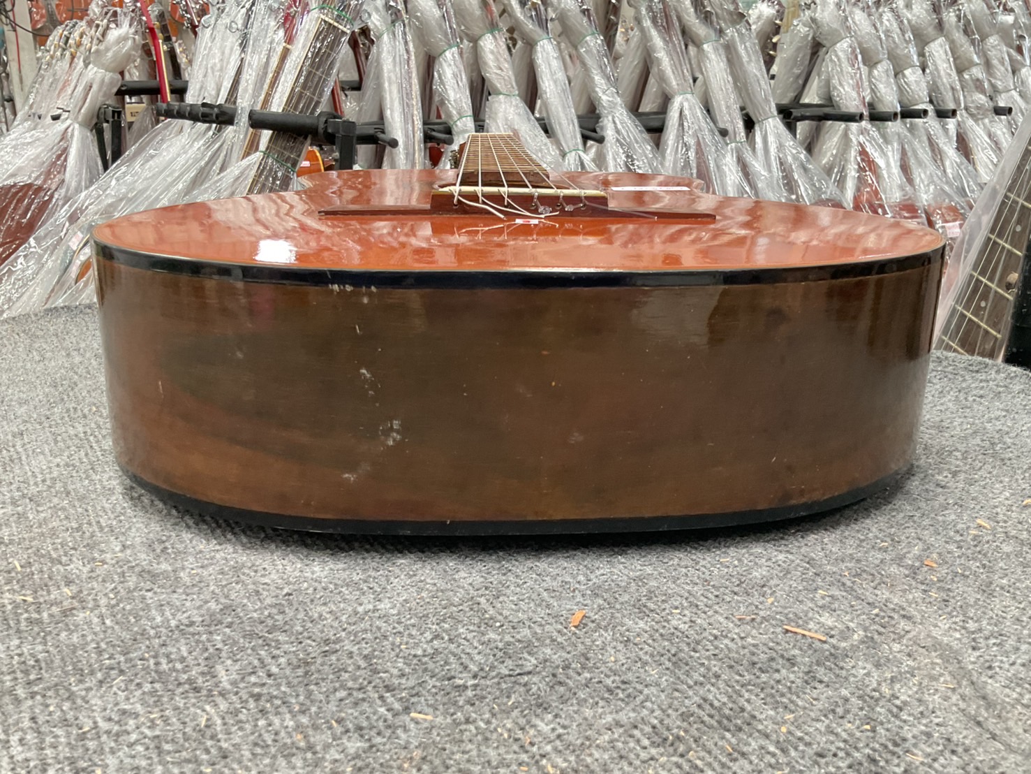 กีต้าร์คลาสสิค CLARK : No.109