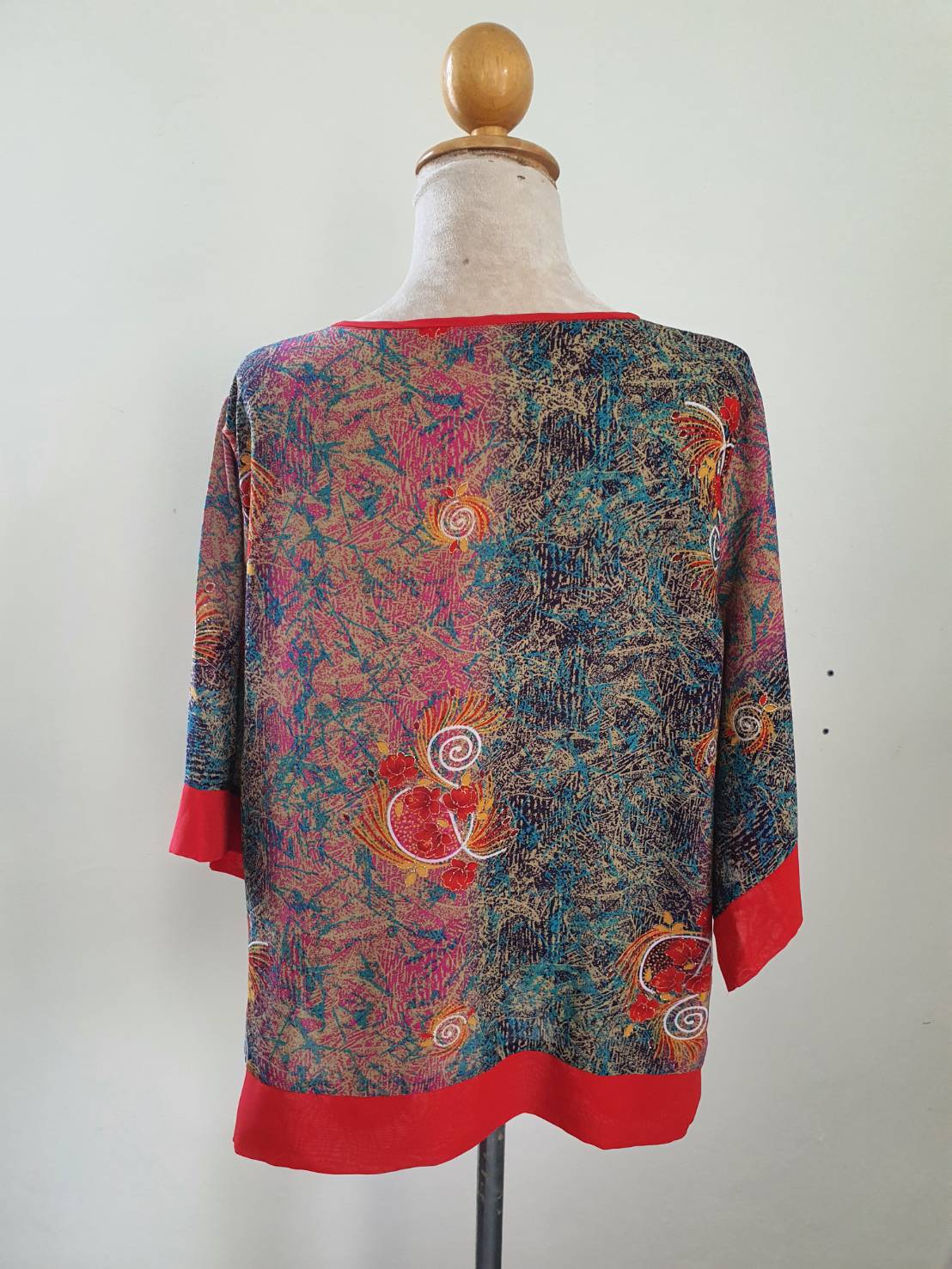FF05524 เสื้อผ้ามือสอง ชีฟอง ลายแดงน้ำตาล