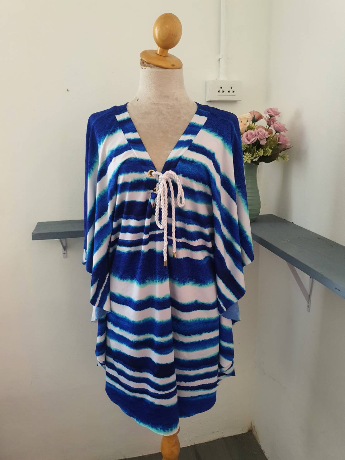 FF05287 รเสื้อผ้ามือสอง สีน้ำเงินลาย แบรนด์ LA BLANCA อก 48นิ้ว