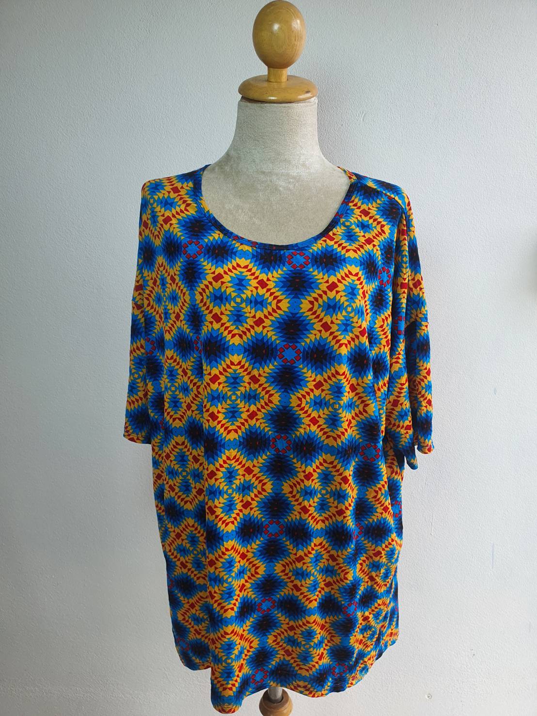 FF04225 เสื้อผ้ามือสอง ลวดลสบสวย แบรนด์ lularoe อก free-60 นิ้ว