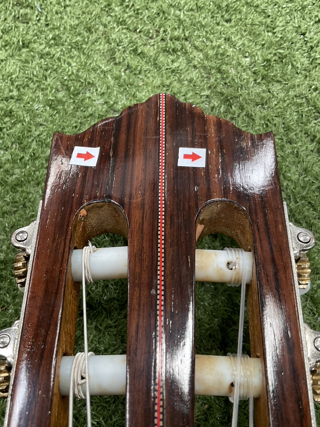 กีต้าร์คลาสสิค ยี่ห้อตามภาพ