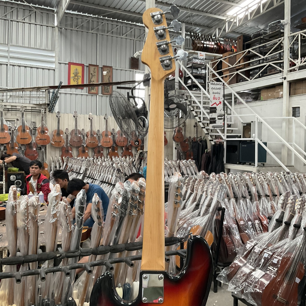 กีต้าร์เบส Mavis